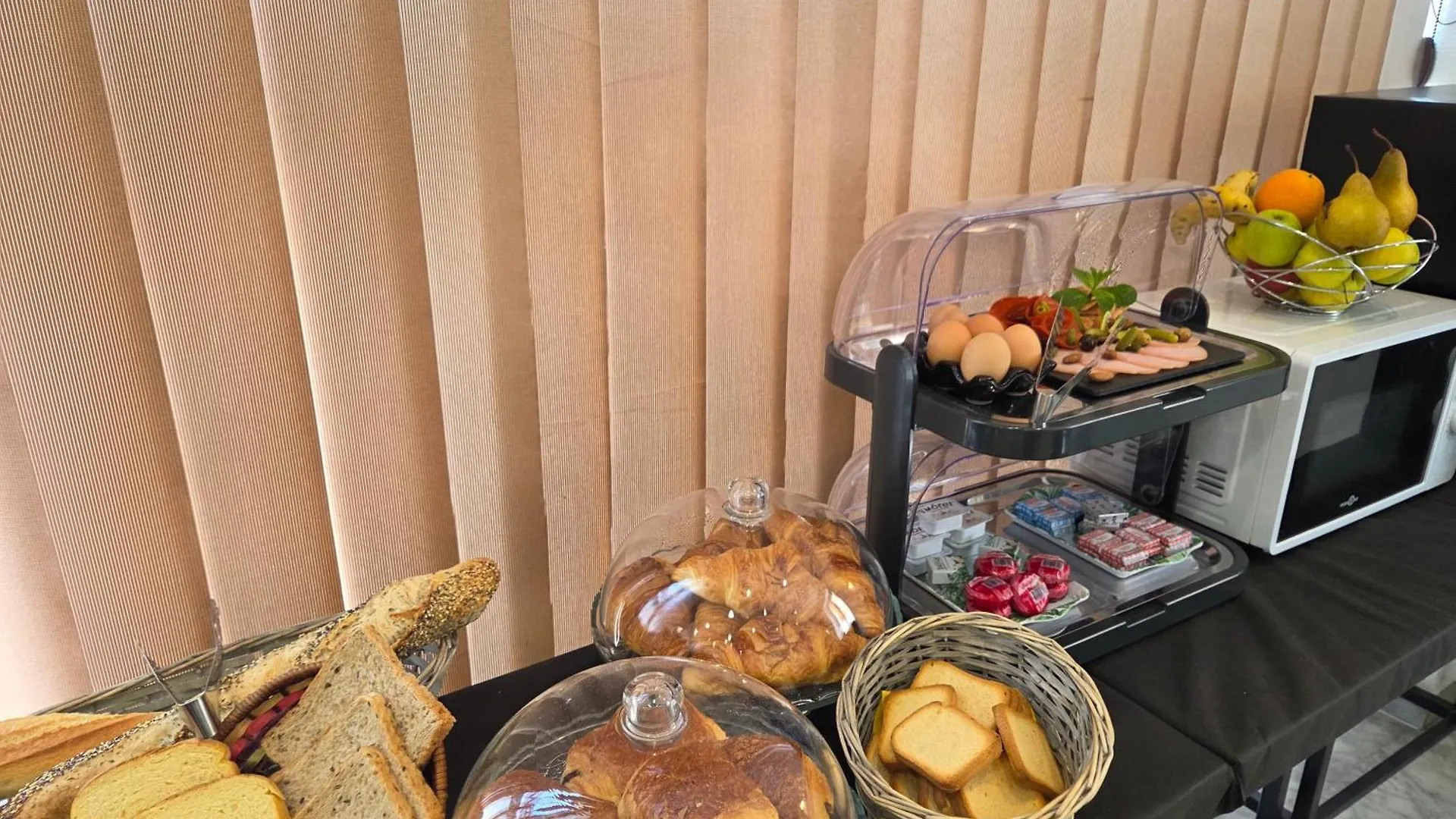 Hotel Magdeleine 로만스수르아이져 3*,